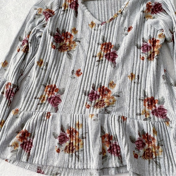 Maurice’s Grey Ribbed Floral Print Peplum Top - Picture 8 of 12